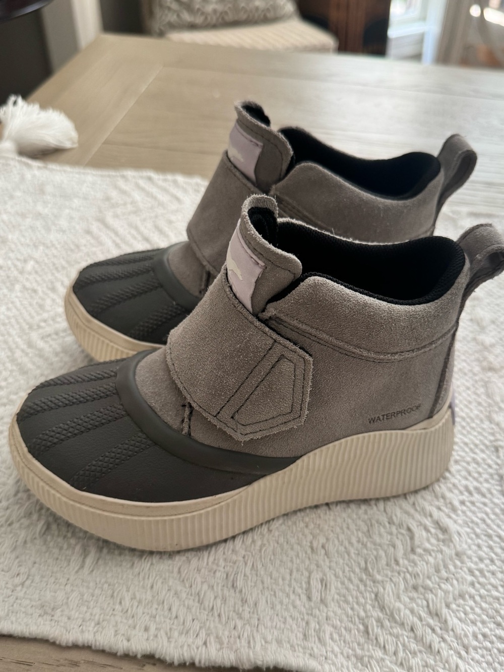 SOREL Out N About IV Strap Kids Duck Boots Sz 12 Dove Quarry Mid